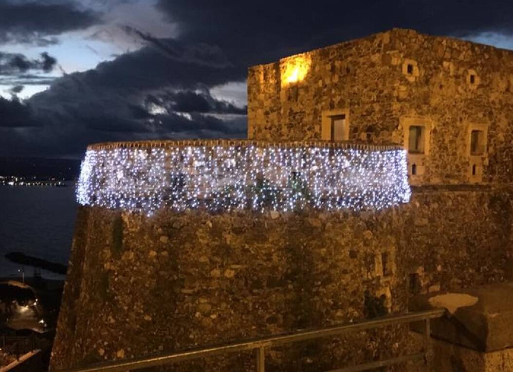 castello-pizzo-luci-natale-2016-3-ok.jpg