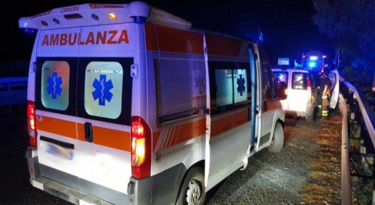 ambulanza-incidente-vigili-fuoco-106-africo-733x400
