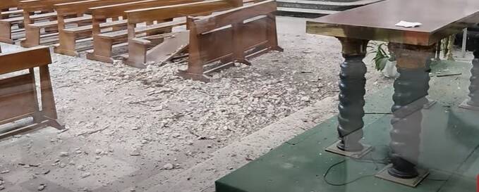 Spaventoso crollo di una chiesa nel Vibonese, dentro c’erano alcuni visitatori