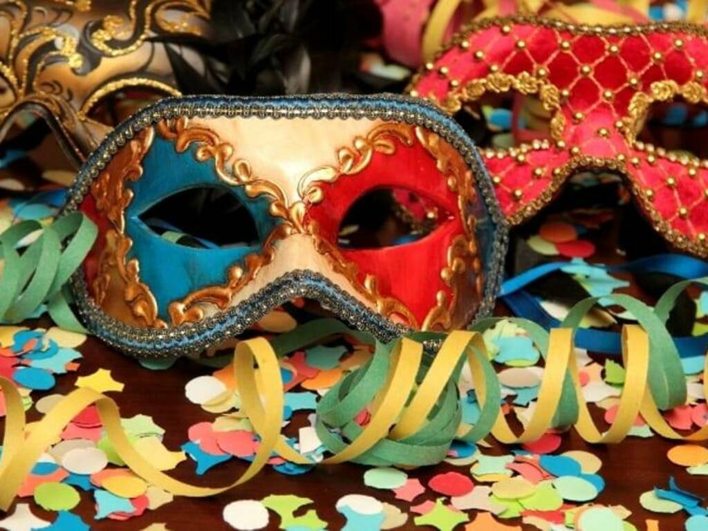 Carnevale, a Tropea vietati coriandoli e stelle filanti di plastica: multe  fino a 500 euro